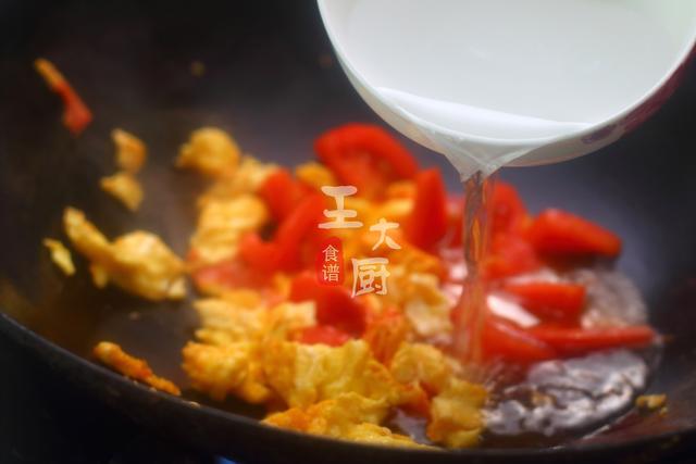 怎么下番茄鸡蛋面更好吃（番茄鸡蛋面最美味的做法）(8)