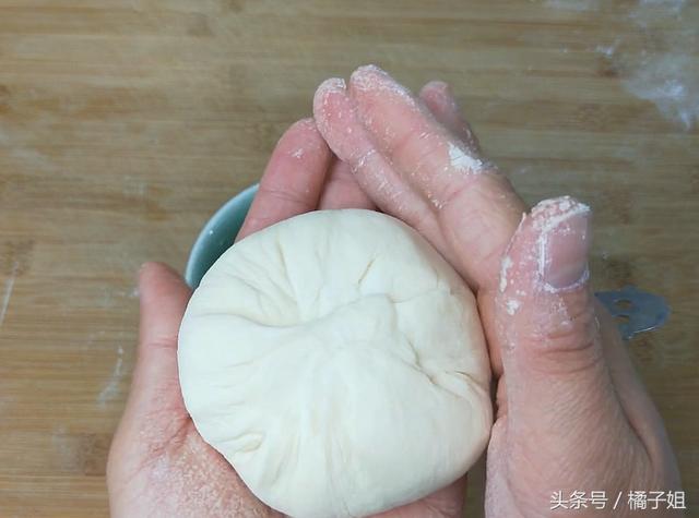 自制小麦面粉怎么做饼（1斤面粉半碗水教你面粉的新做法）(9)