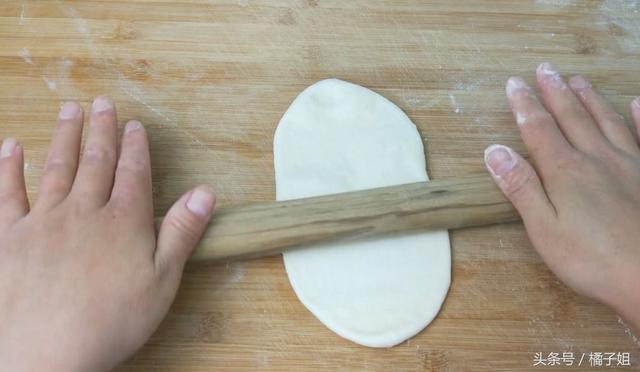 自制小麦面粉怎么做饼（1斤面粉半碗水教你面粉的新做法）(10)