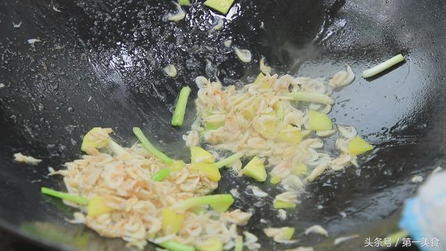 虾皮冬瓜汤怎么做最好吃（1块冬瓜一把虾米）(9)