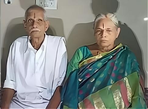 印度70岁老太产下婴儿（印度73岁老妇生双胞胎）(2)