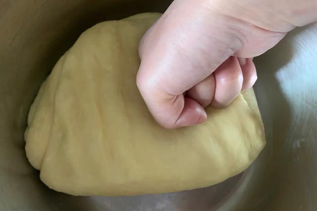 油条饼怎么做才松软（蓬松酥脆的大油条和油饼一步到位）(9)