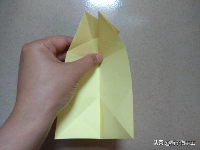 折纸简单纸房子（用两张正方形折纸教你折最简单的纸房子）(10)