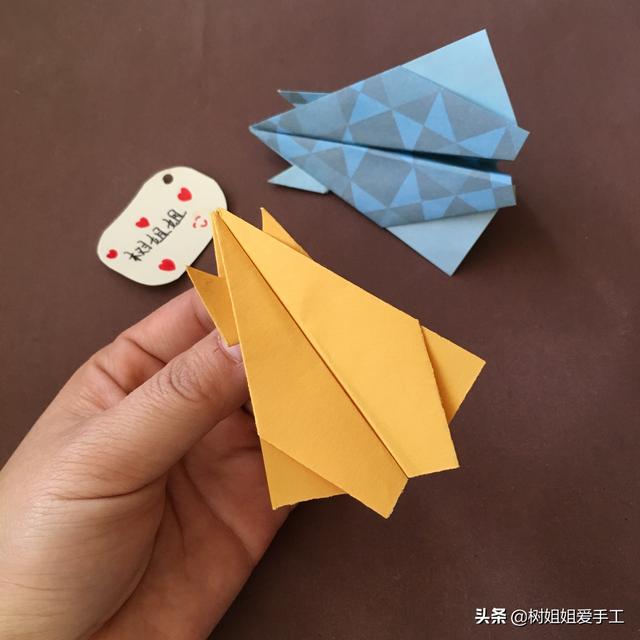 飞机折纸折法简单（青蛙式纸飞机的折法）(1)