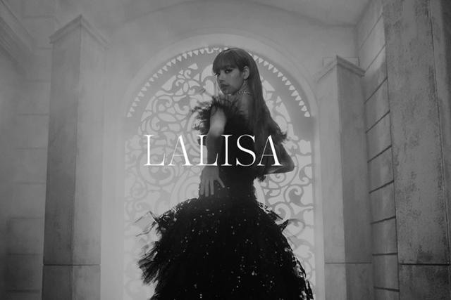 lisa新单曲被黑（一个单曲连换了14套造型）(10)
