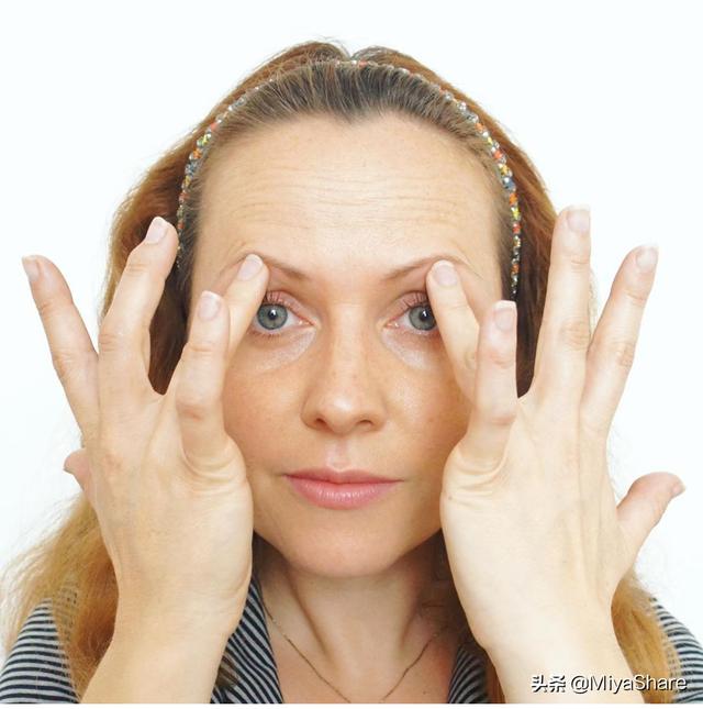 去黑眼圈20-25岁适合用的眼霜（30岁后什么眼霜能拯救细纹）(2)