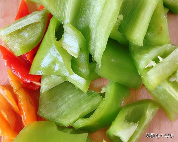 豆腐炒木耳简单做法（简单营养的木耳烧豆腐）(4)