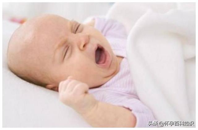 宝宝睡觉时突然会哼哼像哭一样（宝宝晚上睡觉总是憋气）(2)
