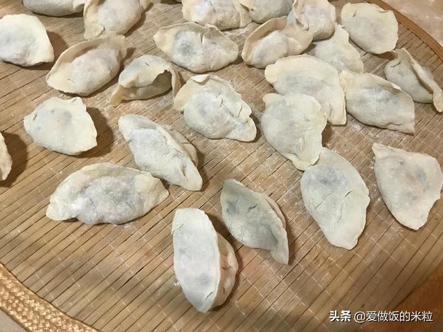 三鲜猪肉饺子馅做法大全（薄皮大馅鲜香美味）(12)
