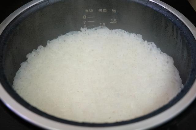 米饭怎么蒸出来才会又软又香（蒸米饭记住3个窍门）(7)