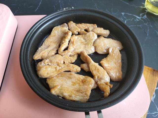 肉夹馍饼油酥做法（两个馒头一块鸡胸肉）(9)