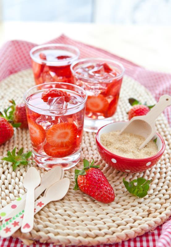 奶茶店草莓沙冰制作方法（奶茶店专用饮品）(3)
