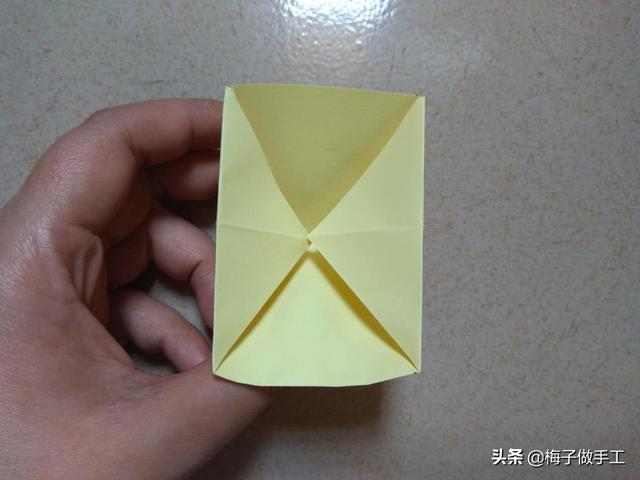 折纸简单纸房子（用两张正方形折纸教你折最简单的纸房子）(12)