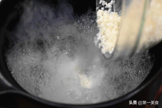 皮蛋瘦肉粥是什么米煮的（直接放米煮就毁了）(8)