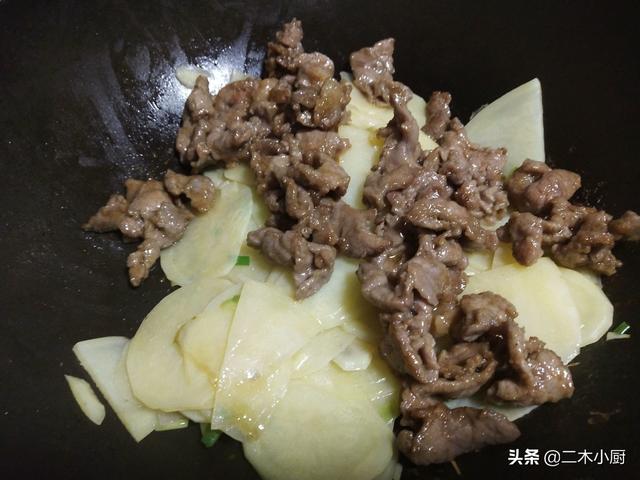 炒牛肉和土豆又嫩又好吃（家常牛肉炒土豆）(17)