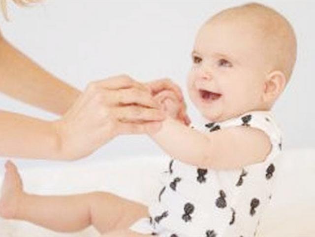 怎样训练六个月婴儿学坐（宝宝学坐有困难）(9)