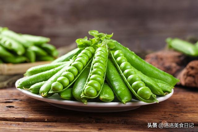 豌豆怎么炒好吃又简单的做法（春天吃豆胜过吃肉）(2)