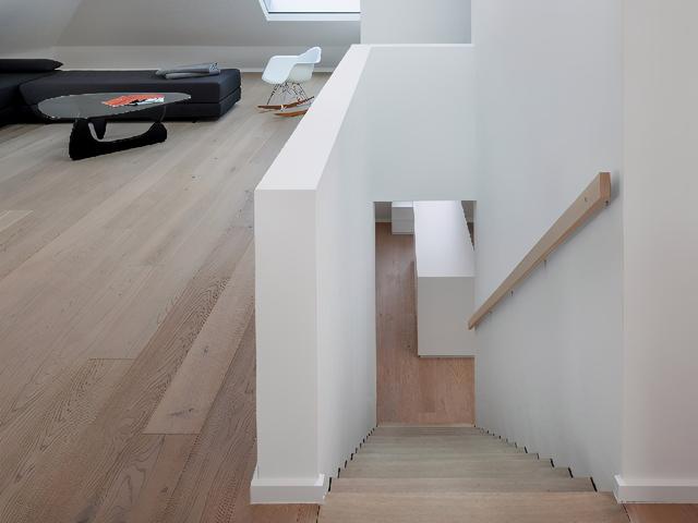 旋转楼梯的正确施工方法（室内旋转楼梯安装方法及种类详解）(2)