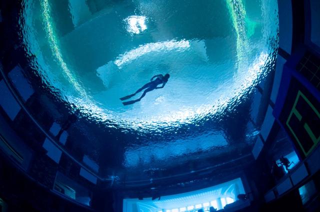 世界上最有想象力的游泳池（世界最深游泳池）