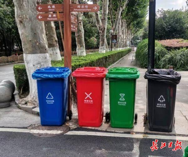 广州垃圾分类探路（四色垃圾桶穿新衣）(1)