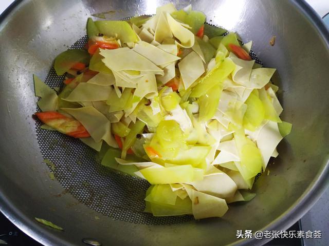 五香豆腐干怎么炒菜吃（干豆腐搭配普通食材）(8)