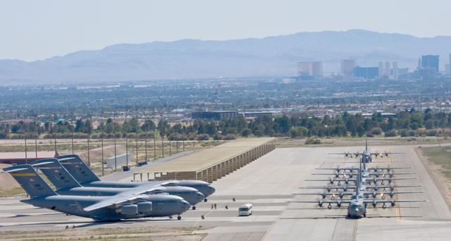 c-2灰狗运输机最大起飞重量（C-130运输机到底有多大）(1)