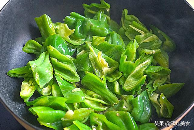 贵州柴火辣椒怎么做好吃（回家后这么一炒）(10)