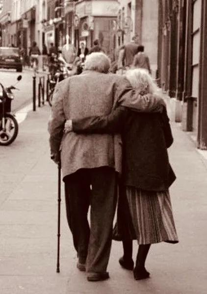 最浪漫的事情是和你一起慢慢变老（就是和你一起慢慢变老）