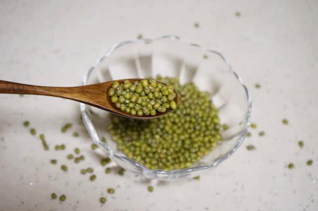 如何用绿豆汤做成绿豆冰沙（营养绿豆如何做绵软甘甜绿豆沙）(2)