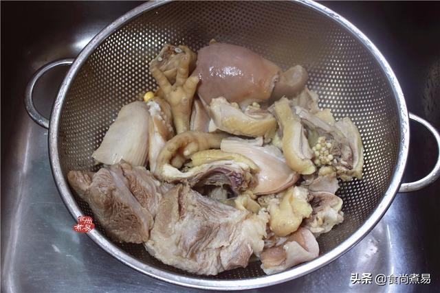正宗猪肚煲鸡汤的家常做法（老妈做了几十年的猪肚煲鸡汤）(10)