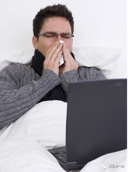 感冒反复发烧是什么原因引起的（病毒性感冒症状有哪些）