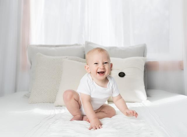 婴儿什么时间枕枕头合适（新生婴儿不能睡枕头）(4)