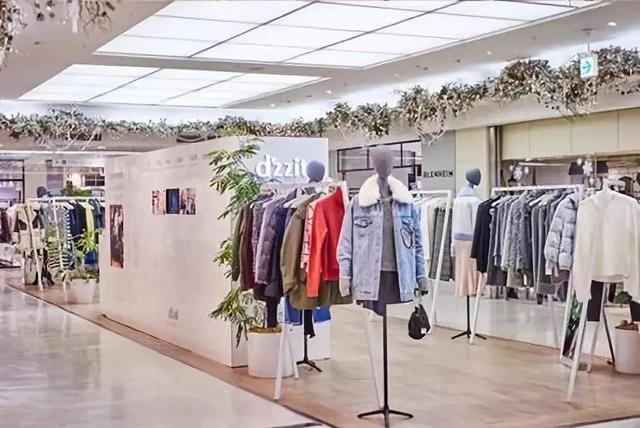 女装店铺完整分析（销售百亿的女装品牌DAZZLE如何从一个温州的小商铺走向上市）(39)