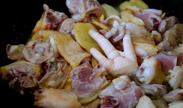 干香菇焖鸡肉家常做法（饭店做的香菇焖鸡肉都没有这么好吃）(7)