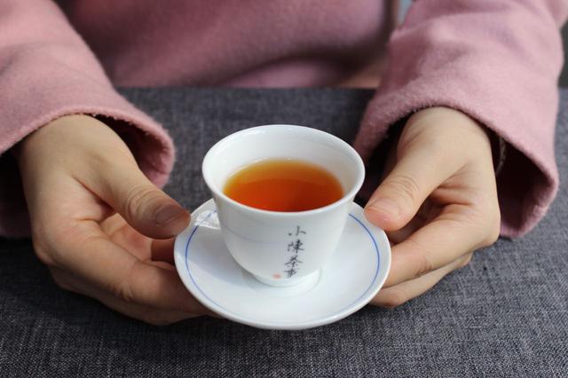 喝隔夜茶的危害有哪些（隔夜茶不能喝因为会致癌）(6)