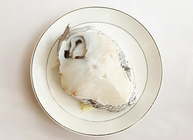给宝宝吃清蒸鳕鱼怎么做肉嫩（做法简单味道鲜美）(3)