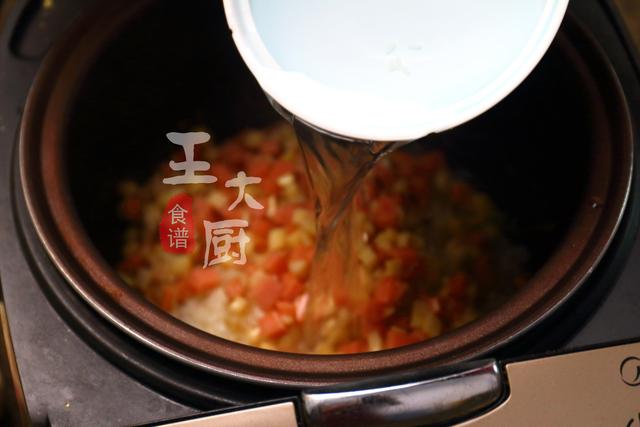 火腿杏鲍菇焖饭的详细做法，简单好吃又营养，一次就吃三大碗（火腿杏鲍菇焖饭的详细做法）(10)