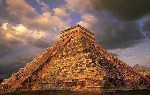 解密玛雅金字塔神秘光柱之谜 网上疯转玛雅金字塔出土的绿色石头面具(4)