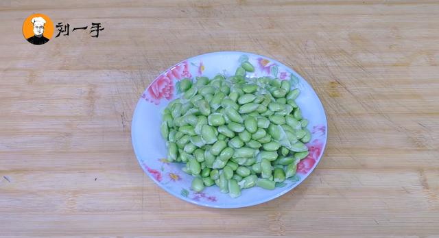 毛豆炒萝卜干怎么做好吃（一道经典的下饭菜）(4)