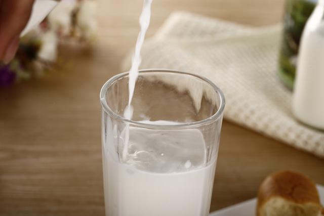 减肥有必要喝脱脂牛奶吗（不会现在还有人觉得减肥期间就应该喝脱脂牛奶吧）(1)