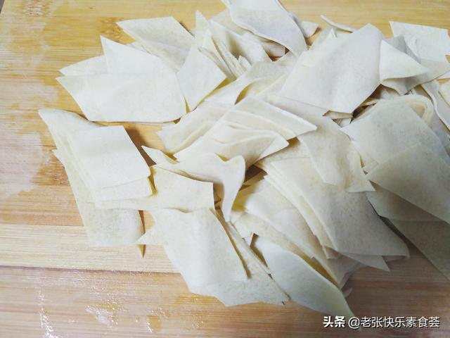 五香豆腐干怎么炒菜吃（干豆腐搭配普通食材）(3)
