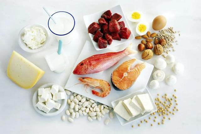 瘦的人是吃蛋白粉好还是健肌粉（轻健EASYFIT每天到底需要吃多少蛋白质）(2)