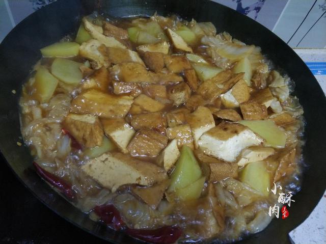 河南冬天喝的大烩菜怎么做（在家里做一锅热气腾腾的大烩菜）(7)