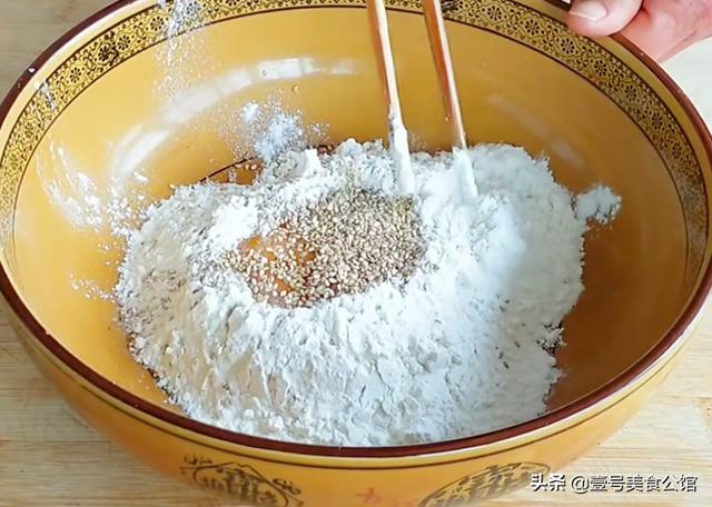 脆皮花生米最简单的做法（分享脆皮花生米的好吃做法）(3)