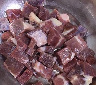 家常红烧土豆牛肉的做法（今天给大家介绍土豆红烧牛肉的做法）(2)