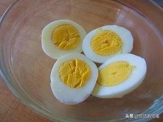 鸡蛋用电饭煲来煮（你见过不用水也能煮鸡蛋吗）(1)