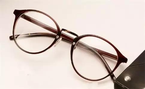 眼镜框的材质有几种（眼镜框是什么材质做的）(4)