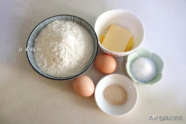 两个鸡蛋一杯面粉做的饼（1碗面粉2个鸡蛋做成的小饼外酥里软）(4)