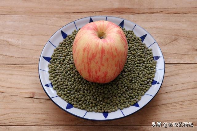 苹果煮绿豆可以吗（40岁的表姐常用苹果煮绿豆）(2)