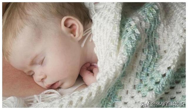 宝宝睡觉时突然会哼哼像哭一样（宝宝晚上睡觉总是憋气）(3)